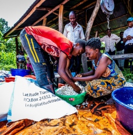 LATITUDE Uganda - Bukonzo Coffee, 70% Kakao 