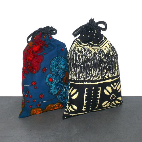 Kategoriebild der Kategorie “Kitenge Stoffbeutel mit Kordelzug, medium - 22 x 32 cm”