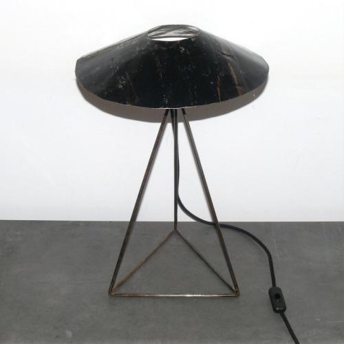 Artikelbild des Artikels “Tischlampe 