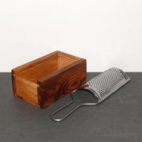  Artikelbild 2 des Artikels “Große Parmesan- und Hartkäsereibe “